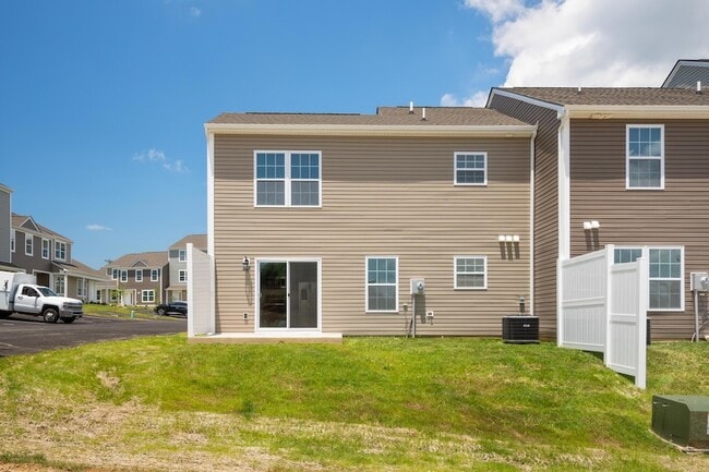 Building Photo - 455 Skylar Dr