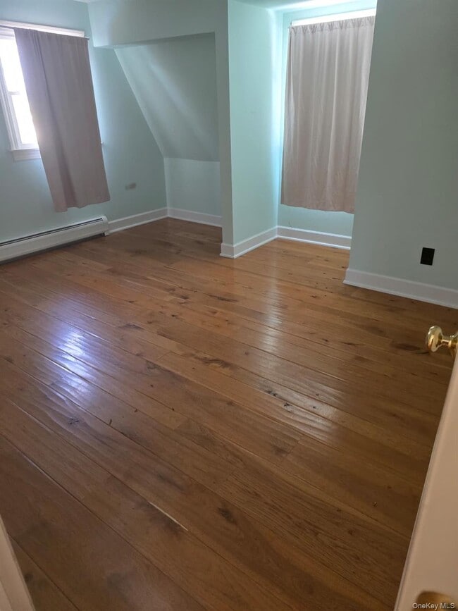 Building Photo - 276 Quaker Rd