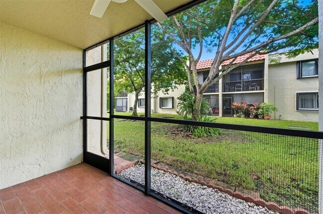 Building Photo - 434 Lakeview Dr
