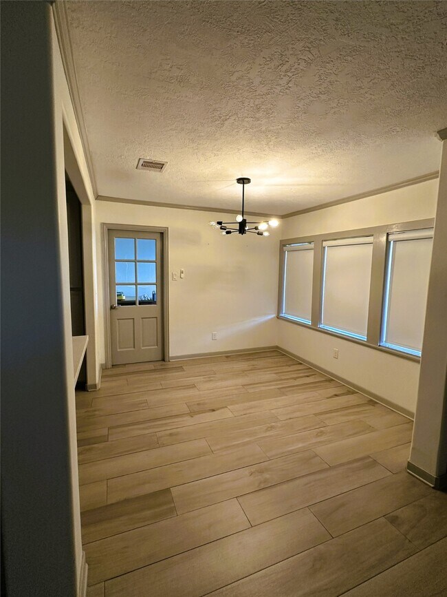 Building Photo - 5111 Maple St