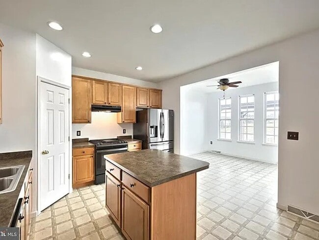 Building Photo - 1193 Ledge Dr