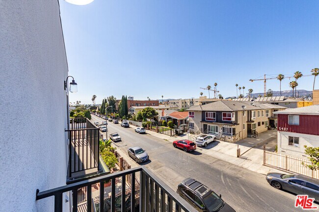 Building Photo - 5436 Romaine St