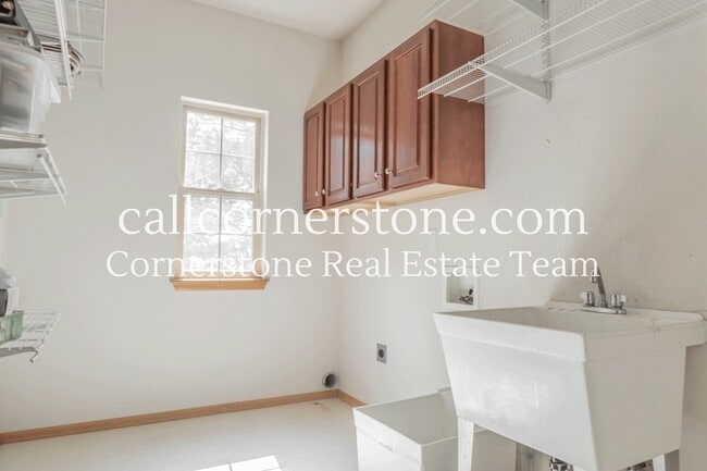 Building Photo - 5535 Jarman St