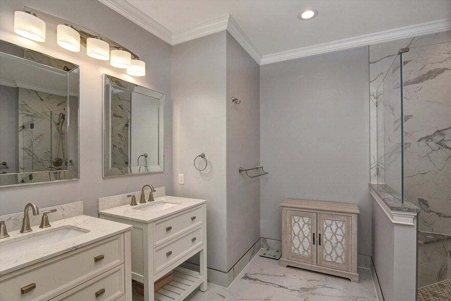 Building Photo - 594 Saint Andrews Pl