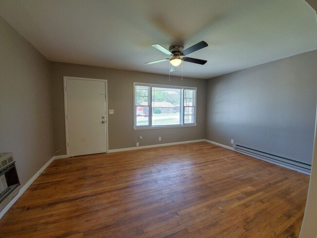 Building Photo - 2 bedroom 1 bath bungalow in Shawnee.