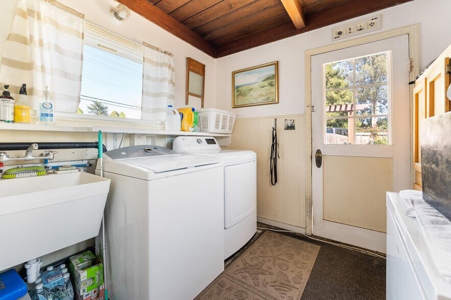 Building Photo - 5720 Soquel Dr