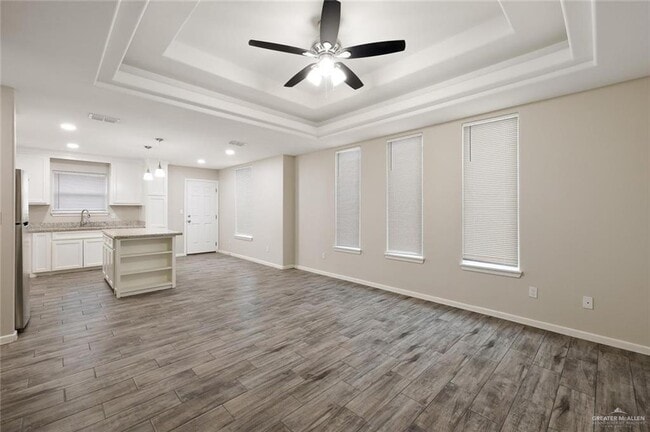 Building Photo - 10 Sahara Dr