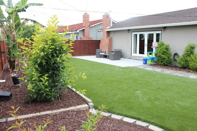 Building Photo - 1423 Piedmont Rd