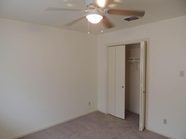 Building Photo - 8870 Kempwood Dr