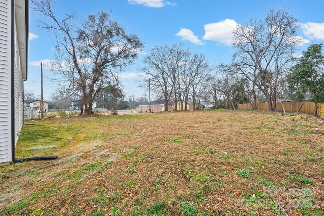Building Photo - 1914 White St
