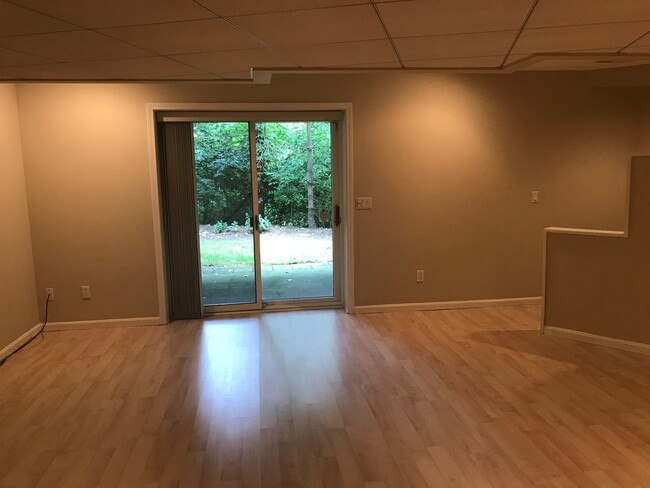 Building Photo - Solon 4 Bedroom Rental