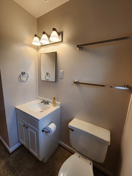 Building Photo - 1104 River Ct