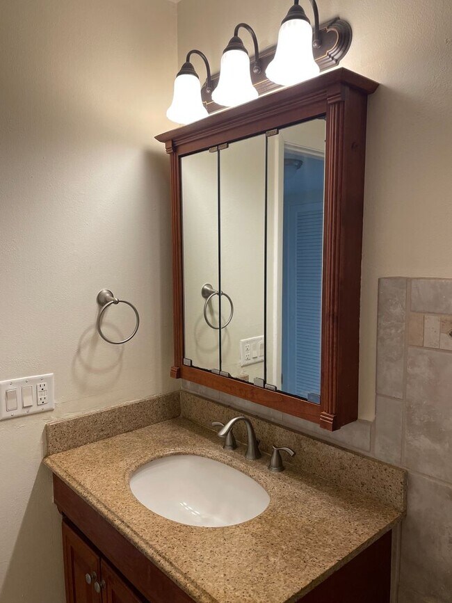 Building Photo - 2 Bedroom 2 Bathroom Condo in The Villas of Orlando