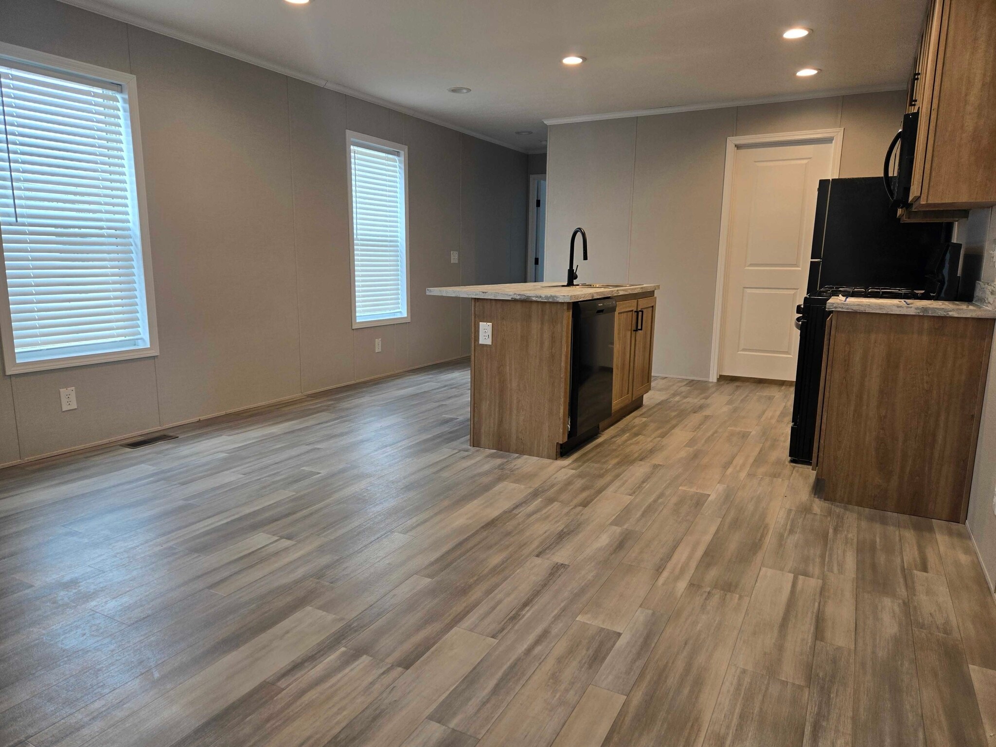 Building Photo - 52962 N Yorktown Ct