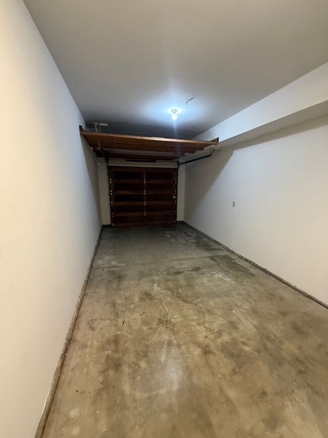 Building Photo - Light-Filled Modern 3 Bedroom Townhome