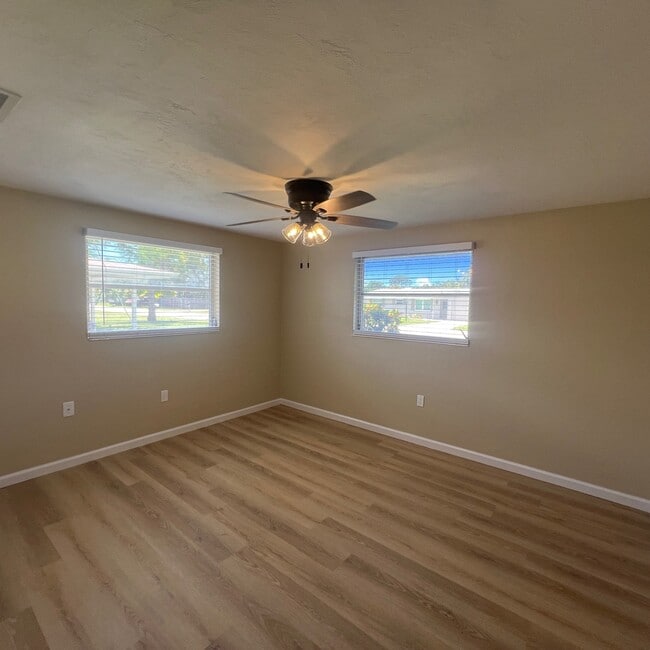 Building Photo - 7456 Cass Cir
