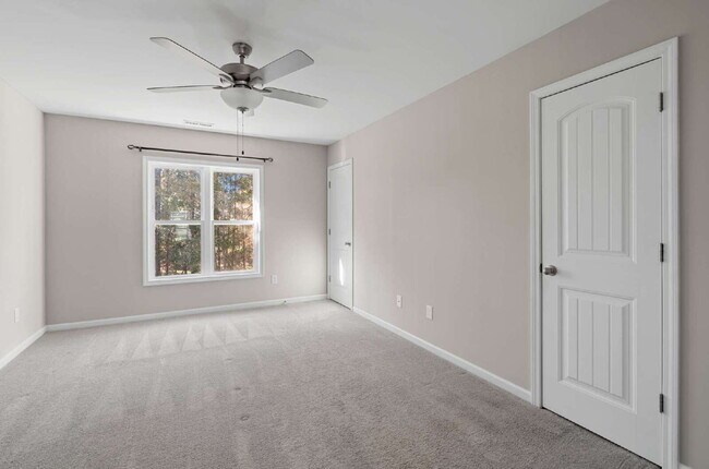 Building Photo - 2-Bed End Unit Townhome in Clayton