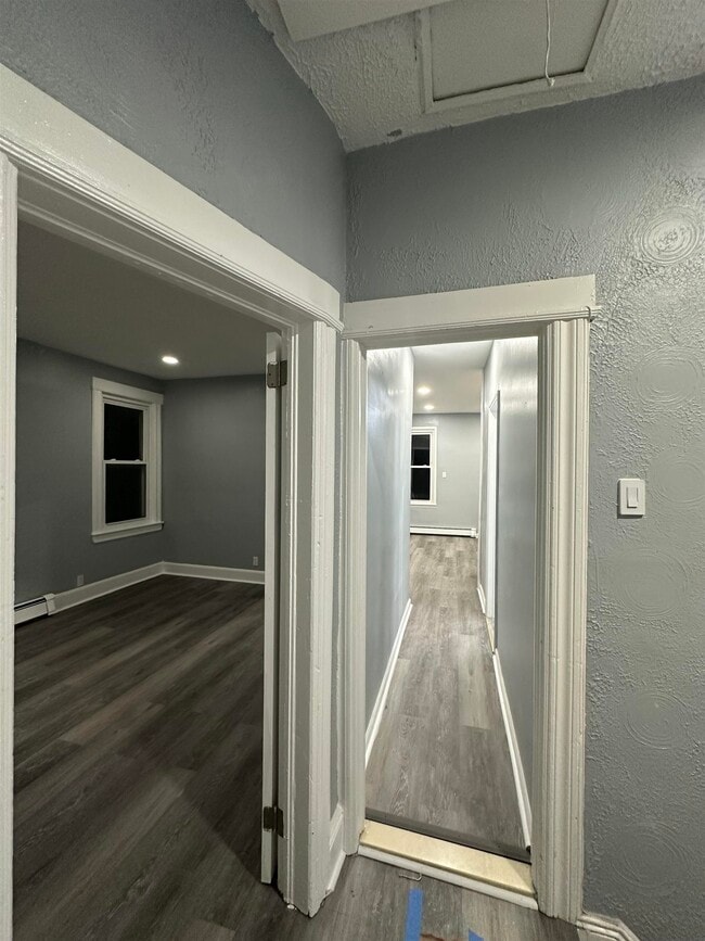 Building Photo - 313 Pearsall Ave