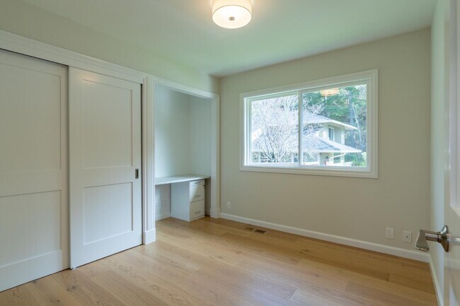 Building Photo - 29 Barton Pl
