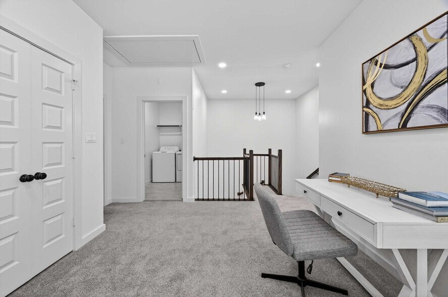 Building Photo - 2909 El Fenice Ln