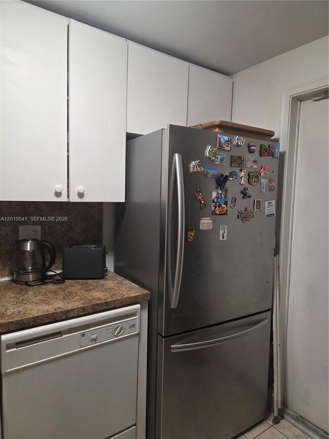 Building Photo - 1817 S Ocean Dr