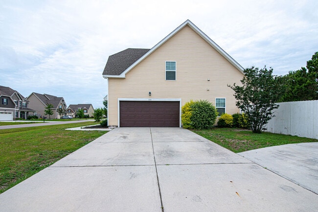 Building Photo - 601 Winfall Dr