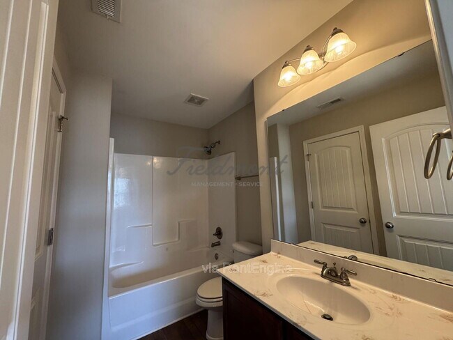 Building Photo - 116 Veranda Cir