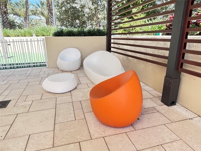 Building Photo - 400 South Pointe Dr