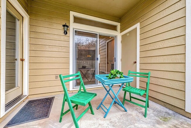 Building Photo - charming 1-bedroom, 1-bathroom home located on the ground level overlooking the green belt in Par...