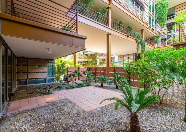 Building Photo - 7147 E Rancho Vista Dr