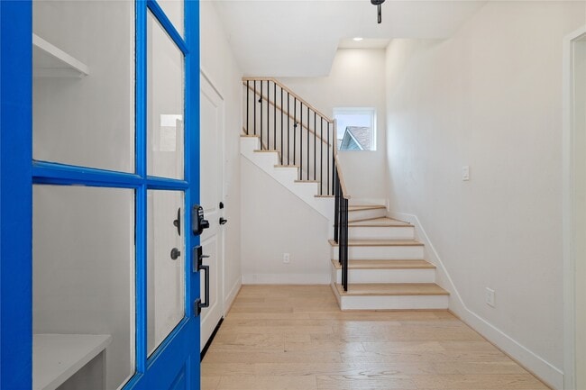 Building Photo - 2206 Lou Ellen Ln