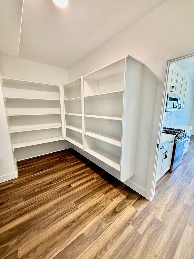 Building Photo - BRAND NEW Four Bedroom Townhome in Desert ...