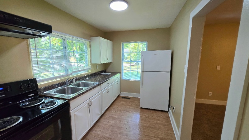 Building Photo - 1229 Greenfield Dr