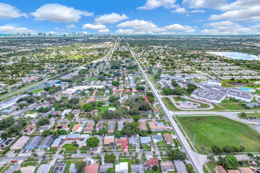 Building Photo - 746 SW 4th St