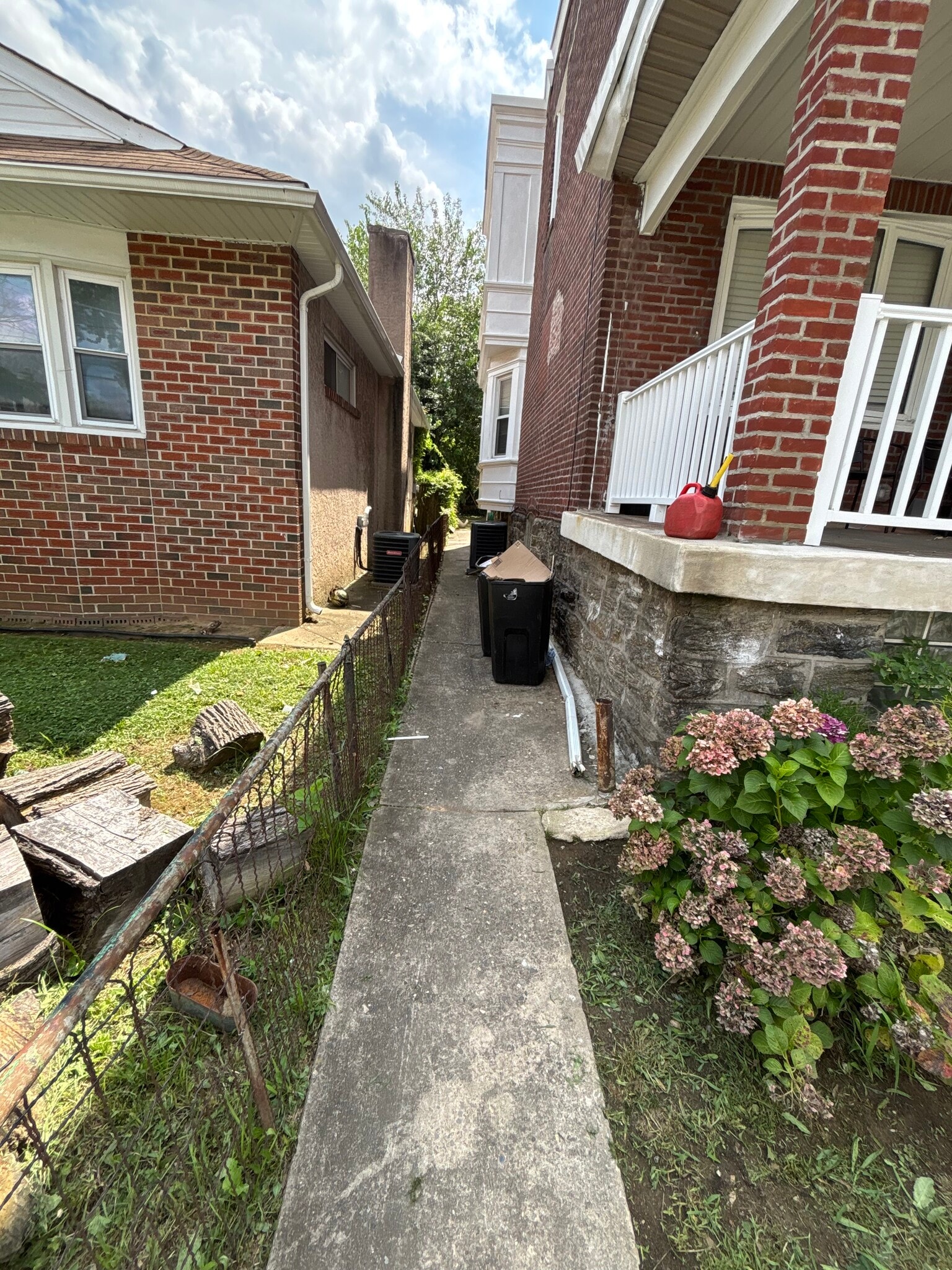Building Photo - 534 Benner St