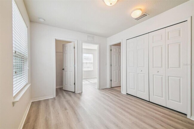 Building Photo - 4925 White Sanderling Ct