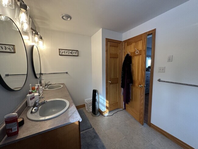 Building Photo - Executive-Style 3BR Single-Family Home on Quiet Dead-End Street – South Portland