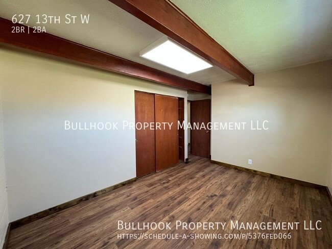 Building Photo - Move In Special - $300 off first full mont...