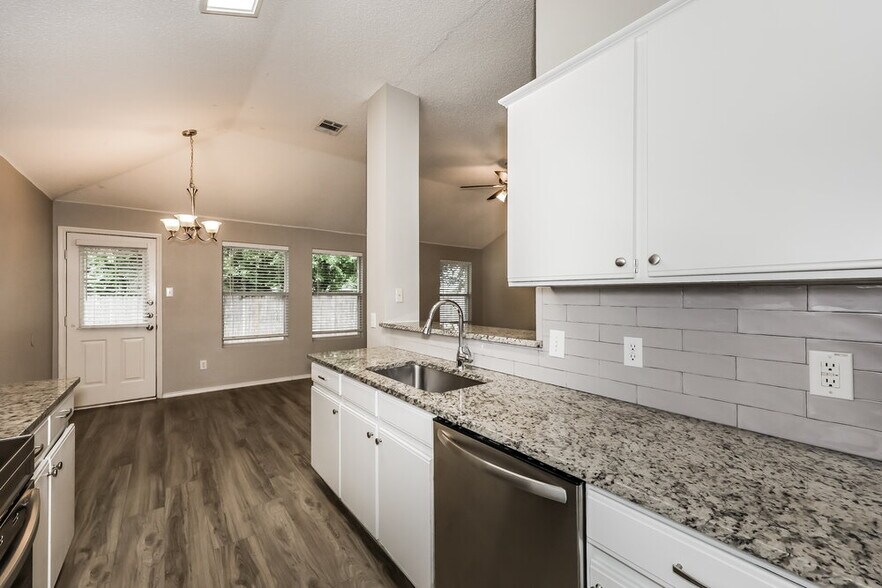 Building Photo - 706 Langford Dr
