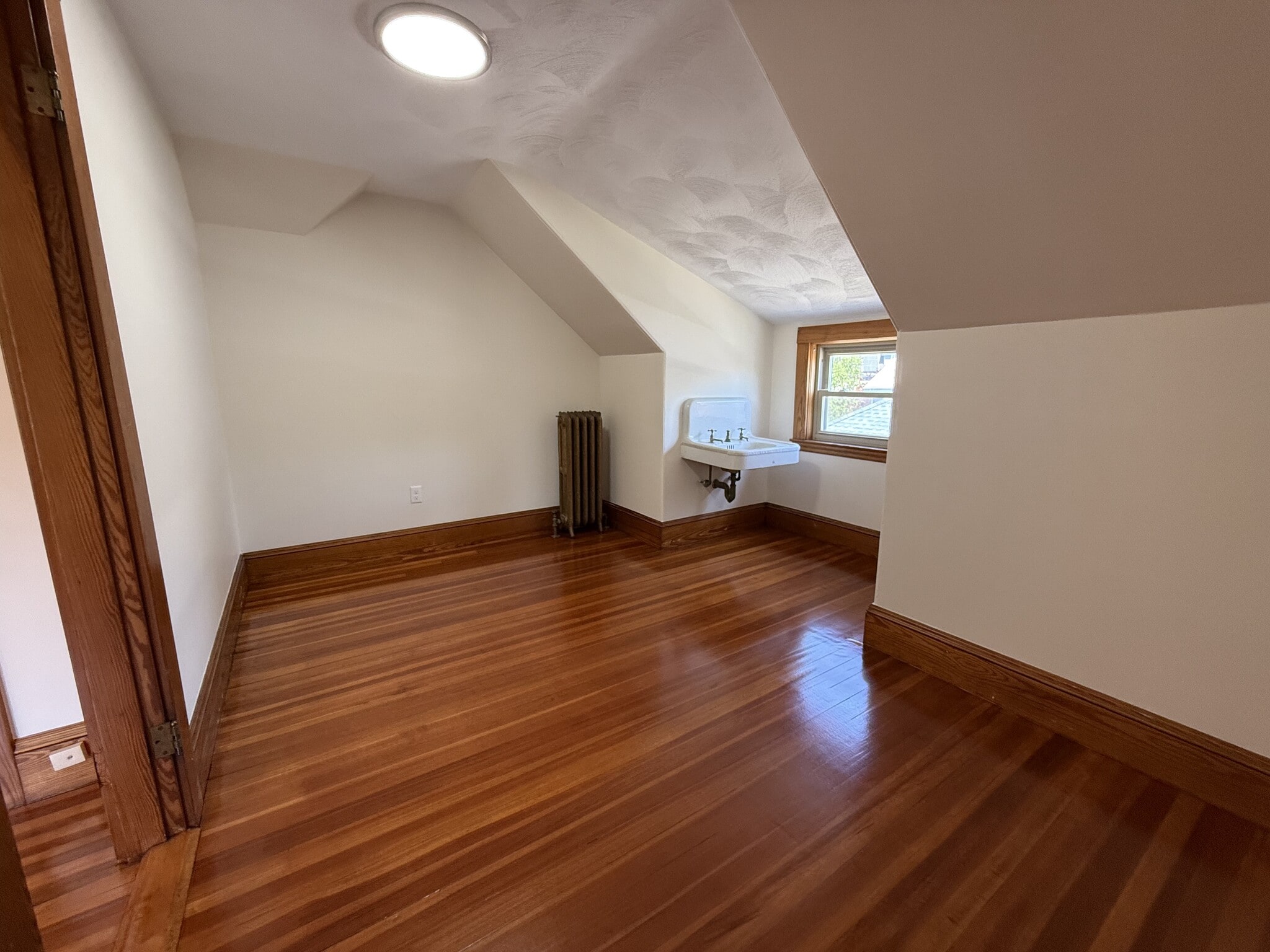 Third Floor Bonus Room - 585 High St