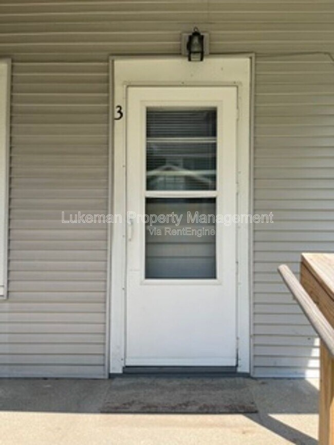 Building Photo - 412 E Prairie St