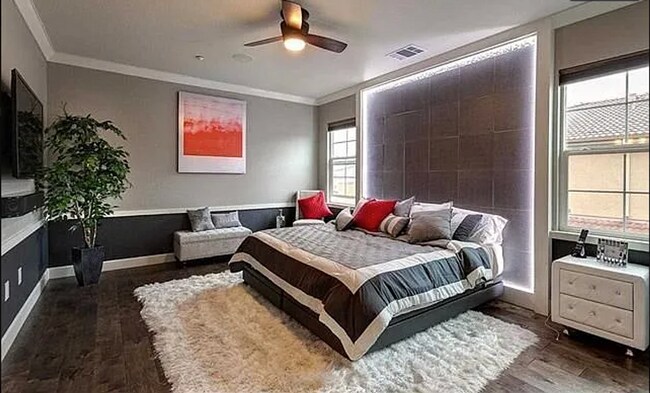 Building Photo - EPIC REA - Modern-Style 3 BR/3BA townhouse...
