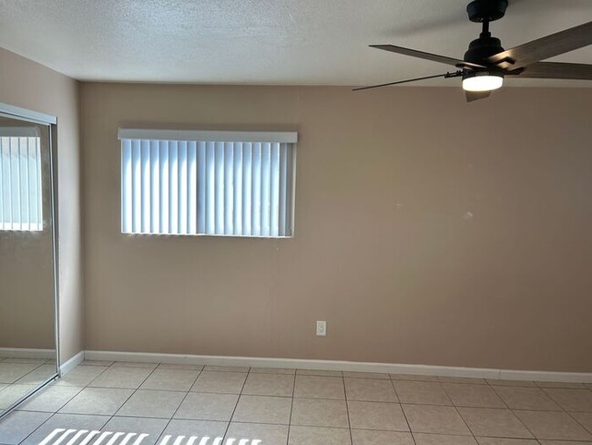 Building Photo - REALLY NICE UPSTRS 1BD 1BA FOR LEASE!