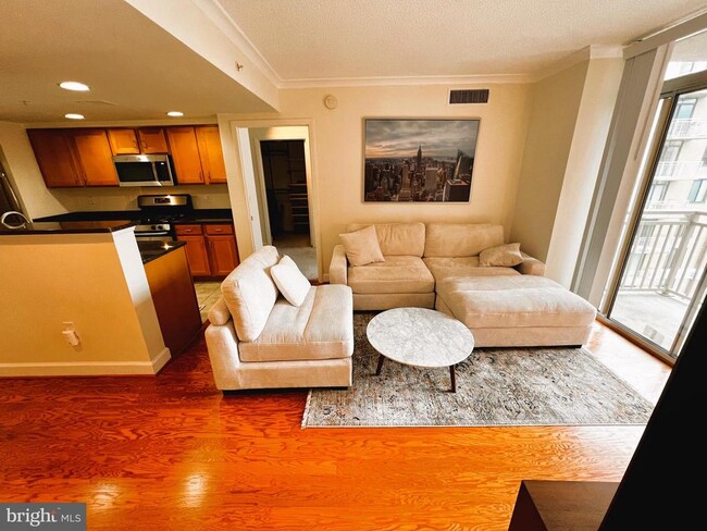 Building Photo - 1220 N Fillmore St