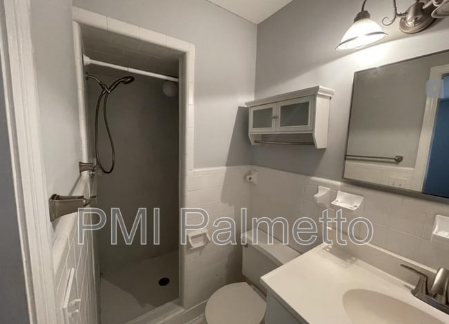 Building Photo - 916 Riverview Dr