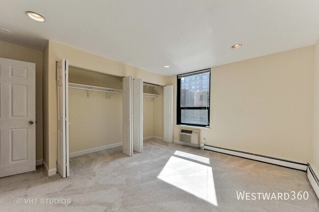 Building Photo - 3900 N Pine Grove Ave