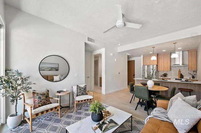 Building Photo - Stylish 1 Bed, 1 Bath Main-Level Condo in ...