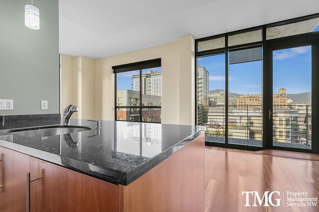 Building Photo - Gorgeous 1br/1.5ba condo + bonus room and ...