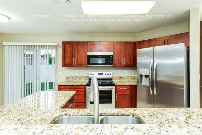 Building Photo - 10254 Serene Meadow Dr N