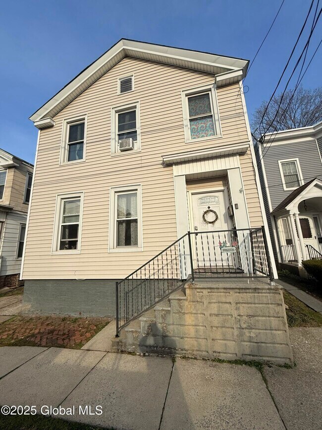 Primary Photo - 93 Hudson Ave